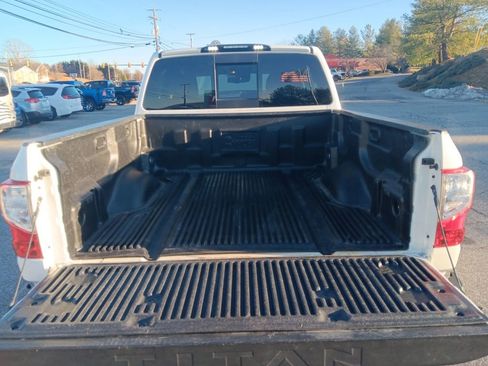 Used 2021 Nissan Titan SV w/ SV Convenience Package image 23