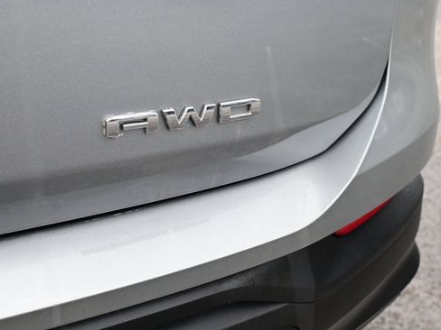 Used 2023 GMC Terrain SLE w/ Driver Convenience Package image 9