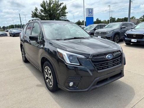 Used 2022 Subaru Forester Premium AWD/4WD image 3