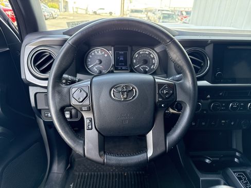 Used 2017 Toyota Tacoma TRD Sport w/ Premium & Technology Package image 17