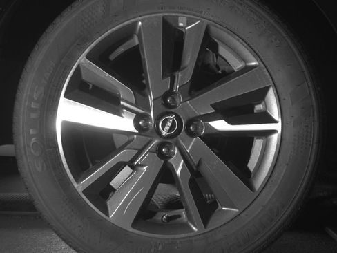 Used 2025 Nissan Versa SV image 15