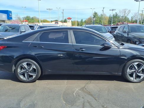 Certified 2023 Hyundai Elantra Limited FWD image 4