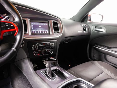 Used 2019 Dodge Charger SXT image 32