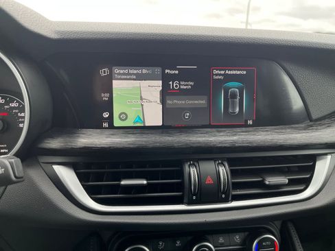 Used 2023 Alfa Romeo Stelvio Sprint image 21