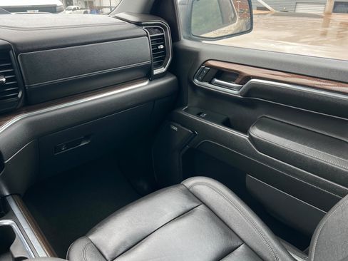 Used 2024 Chevrolet Silverado 1500 LT Trail Boss w/ Convenience Package II AWD/4WD image 11