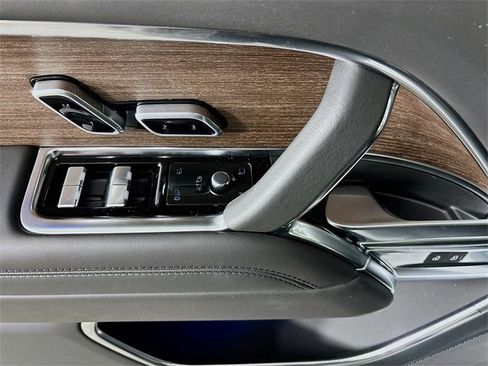 New 2026 Land Rover Range Rover Long Wheelbase SE image 19