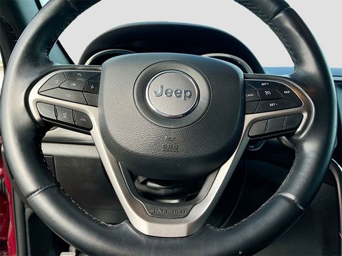 Used 2021 Jeep Grand Cherokee Laredo image 11