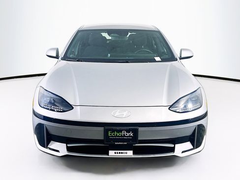 Used 2024 Hyundai Ioniq 6 SE RWD image 2