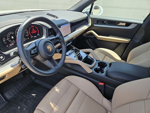 Certified 2026 Porsche Cayenne AWD/4WD image 4