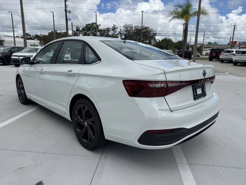 New 2025 Volkswagen Jetta SE image 5