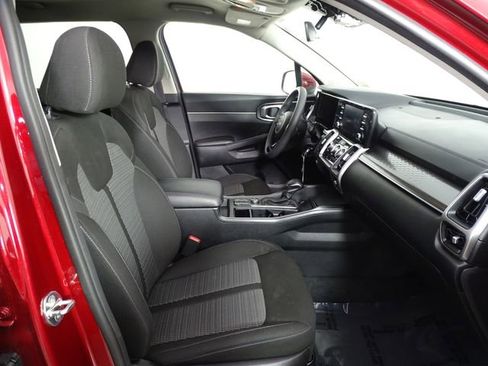 Used 2022 Kia Sorento LX image 17