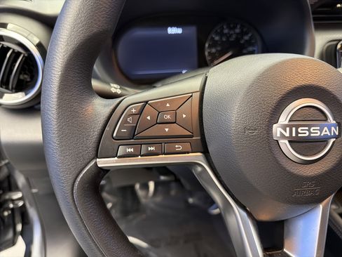 Used 2022 Nissan Kicks SV FWD image 15