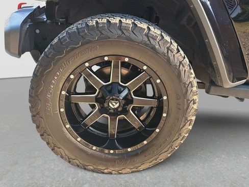 Used 2018 Jeep Wrangler Unlimited Rubicon AWD/4WD image 11