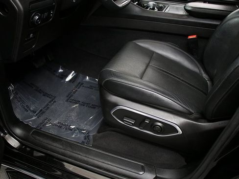 Used 2023 Jeep Wagoneer L Series III w/ Preferred Equipment Group image 26