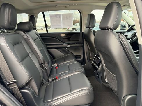 Used 2025 Lincoln Aviator AWD image 37