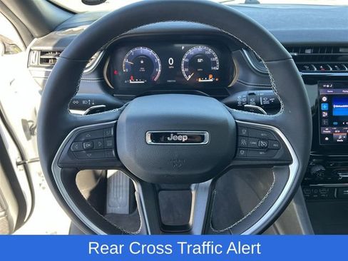 Used 2025 Jeep Grand Cherokee Altitude image 14