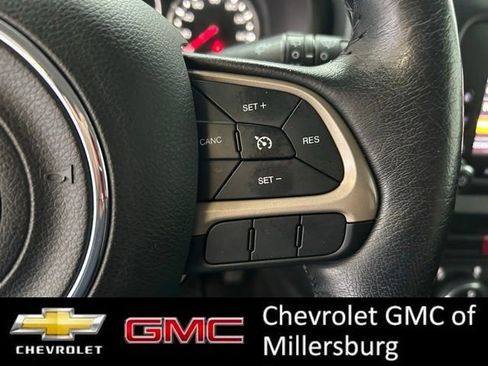 Used 2016 Jeep Renegade Latitude image 21