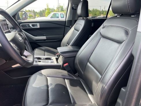 Used 2023 Ford Explorer XLT w/ Equipment Group 202A AWD/4WD image 20