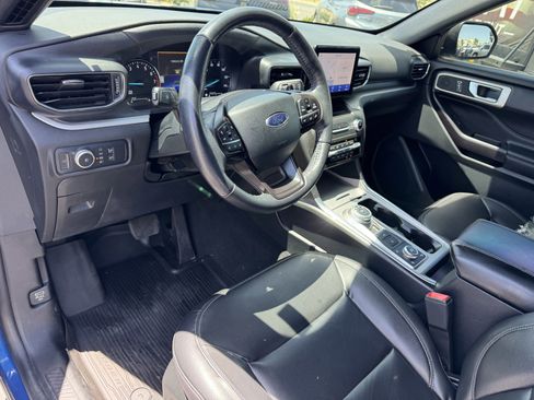 Used 2020 Ford Explorer XLT w/ Equipment Group 202A AWD/4WD image 13