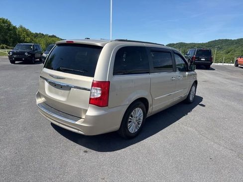 Used 2012 Chrysler Town & Country Touring-L w/ Premium Group FWD image 8