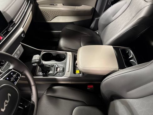 New 2026 Kia Carnival FWD image 22