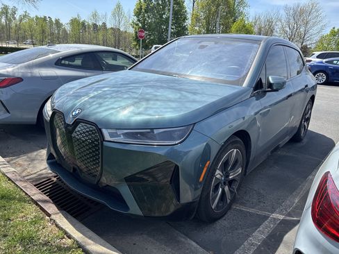 Used 2023 BMW iX xDrive50 w/ Premium Package image 12