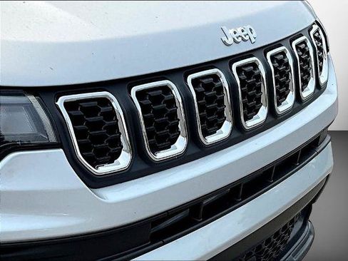 Used 2024 Jeep Compass Latitude AWD/4WD image 33