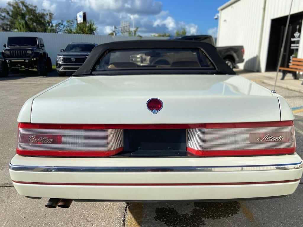 Used 1993 Cadillac Allante FWD image 4