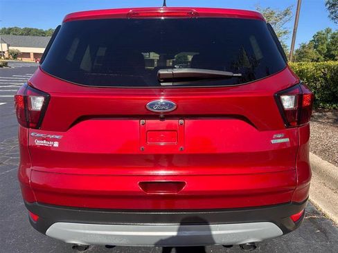 Used 2019 Ford Escape SE FWD image 4
