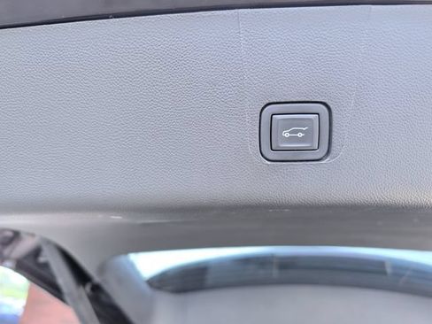 Used 2023 Chevrolet Traverse LT FWD image 31