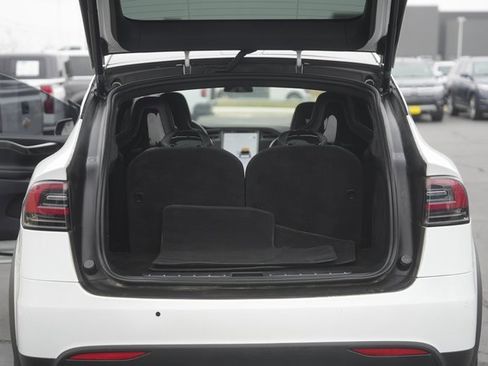 Used 2017 Tesla Model X 90D image 33