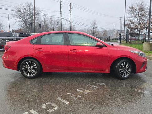 Used 2024 Kia Forte LXS image 3