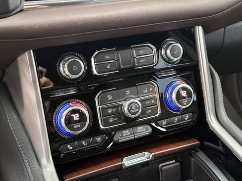 Used 2021 GMC Yukon Denali w/ Denali Premium Package image 24