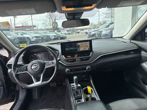Used 2024 Nissan Altima 2.5 SV w/ SV Premium Package image 19