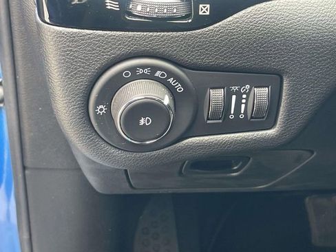 Used 2021 Jeep Cherokee Latitude Plus AWD/4WD image 18
