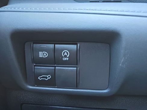 Used 2025 Toyota Highlander LE image 10