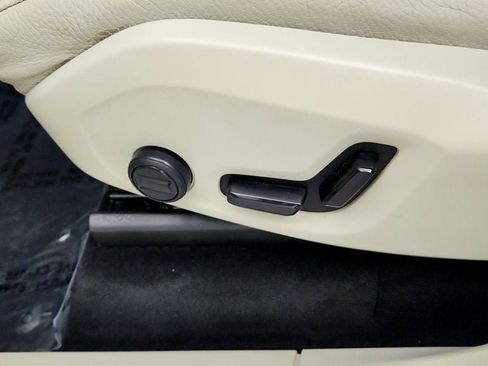 Used 2019 Volvo XC90 T5 Momentum w/ Protection Package Premier FWD image 12