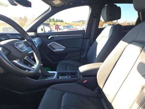 Used 2022 Audi Q3 2.0T Premium image 16