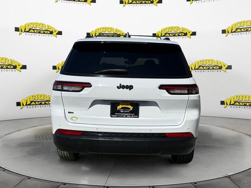Certified 2022 Jeep Grand Cherokee L Laredo RWD image 4