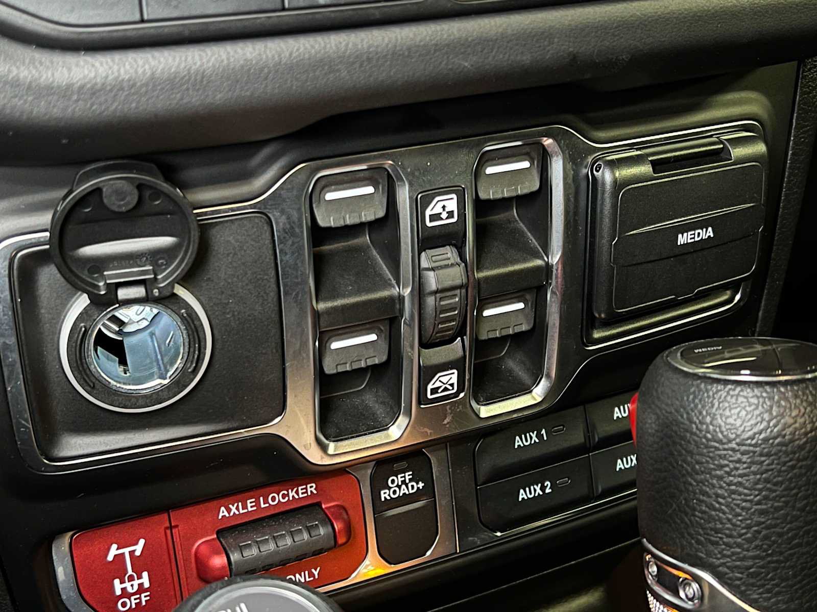 Used 2026 Jeep Gladiator Mojave AWD/4WD image 34
