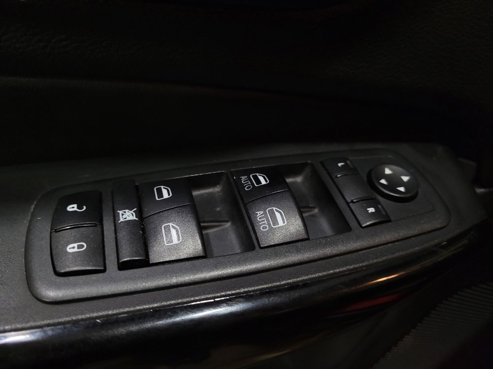 Used 2021 Jeep Cherokee Latitude Plus AWD/4WD image 27