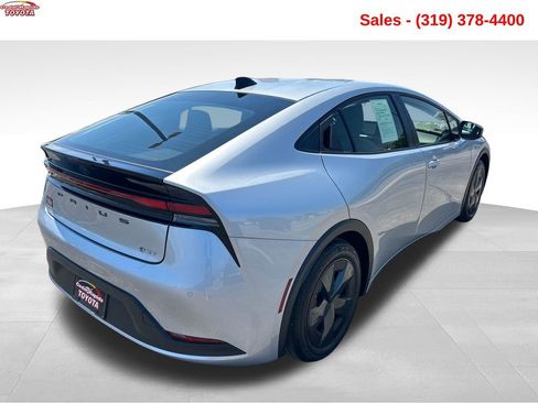 Used 2026 Toyota Prius LE FWD image 5