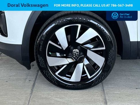 Used 2025 Volkswagen Atlas Cross Sport SE FWD image 11
