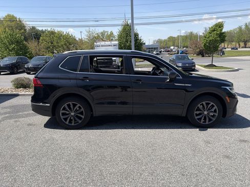 Used 2023 Volkswagen Tiguan SE FWD image 5