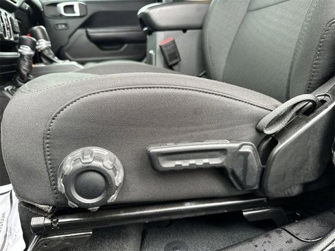 Used 2023 Jeep Gladiator Sport image 12