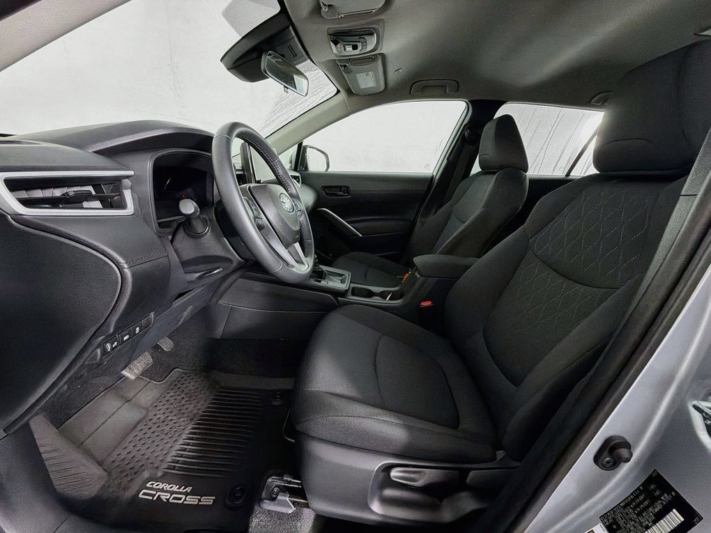 Used 2026 Toyota Corolla Cross LE FWD image 12