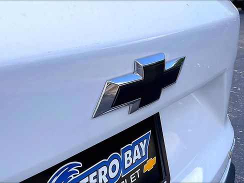 Used 2024 Chevrolet Trax RS w/ Sunroof Package FWD image 9