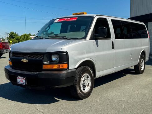 Used 2016 Chevrolet Express 3500 LS RWD image 8