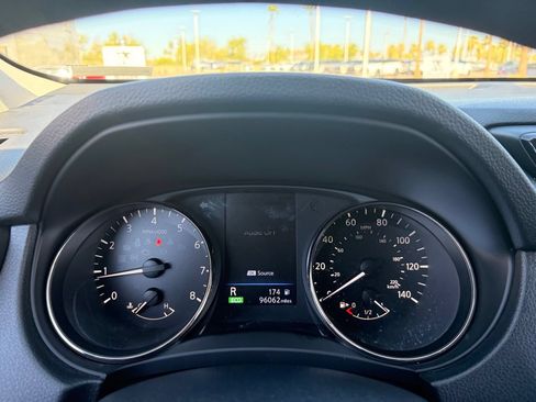 Used 2018 Nissan Rogue S FWD image 29