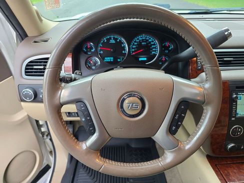 Used 2010 Chevrolet Suburban LTZ image 32